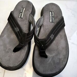 Skechers Men's Black and Gray Luxe Foam Flip-Flops Size 9